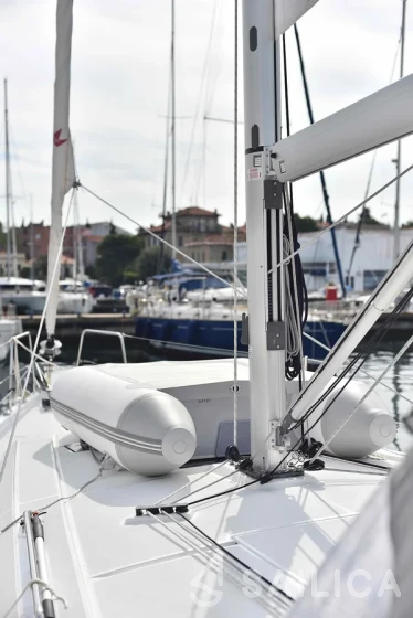 Oceanis 41.1 - Yacht Charter Sailica