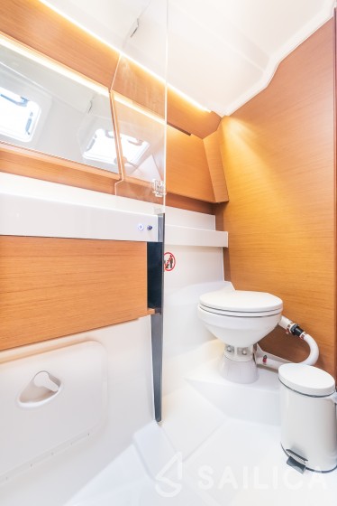 Sun Odyssey 410 - Yacht Charter Sailica