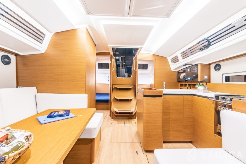 Sun Odyssey 410 - Yacht Charter Sailica