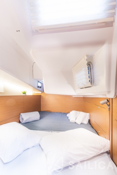 Sun Odyssey 410 - Yacht Charter Sailica