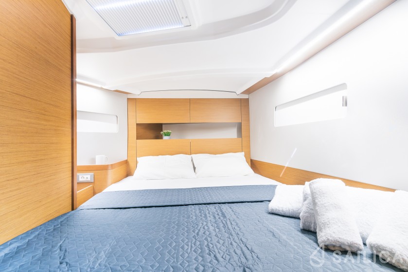 Sun Odyssey 410 - Yacht Charter Sailica