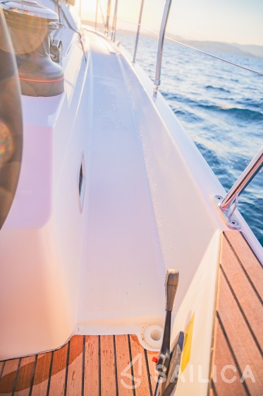 Sun Odyssey 410 - Yacht Charter Sailica