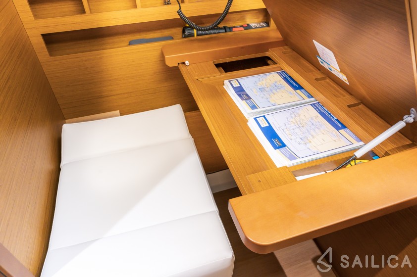 Sun Odyssey 410 - Yacht Charter Sailica