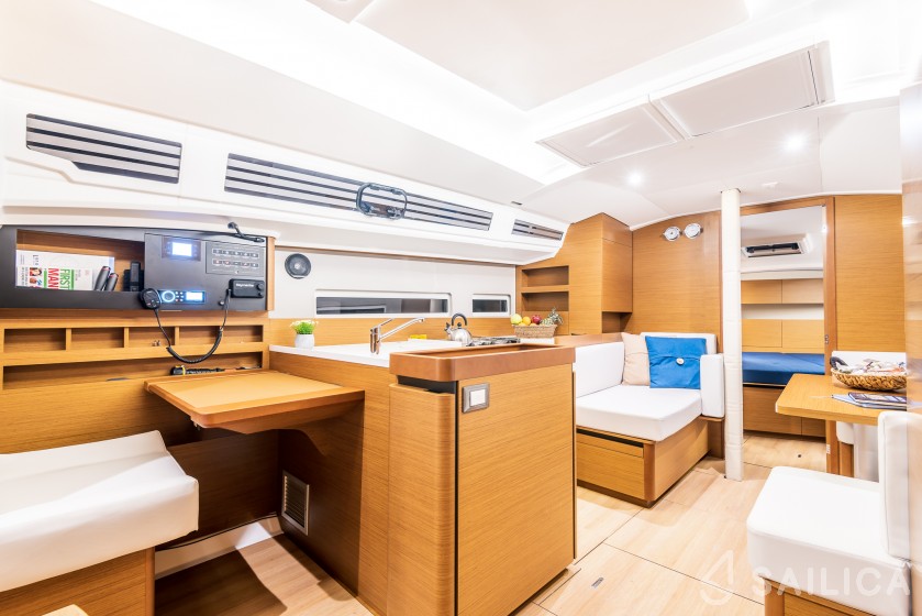 Sun Odyssey 410 - Yacht Charter Sailica