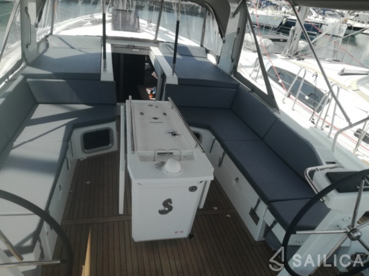 Oceanis 51.1 - Yacht Charter Sailica