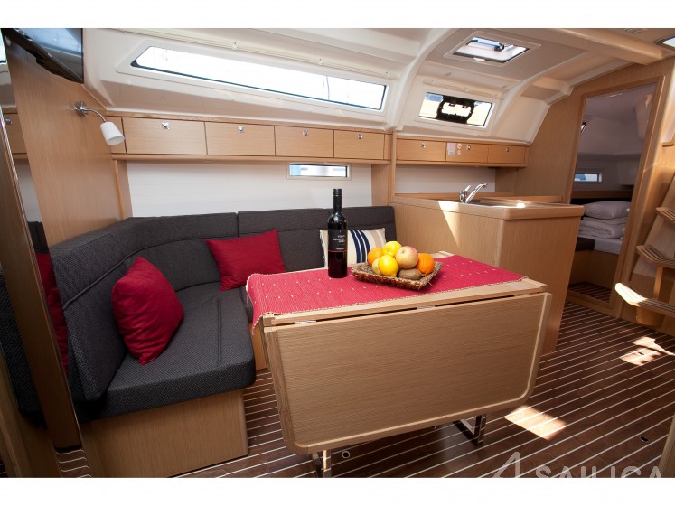 Bavaria 37 Cruiser - Yacht Charter Sailica