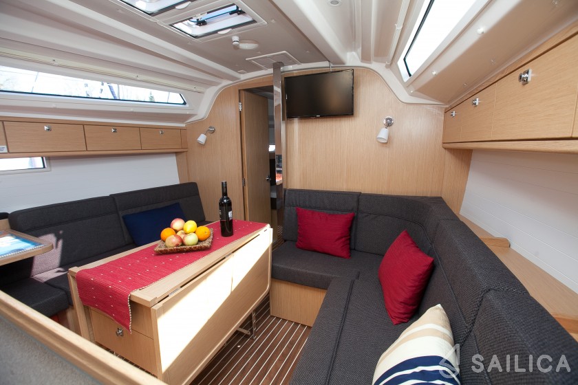 Bavaria 37 Cruiser - Yacht Charter Sailica