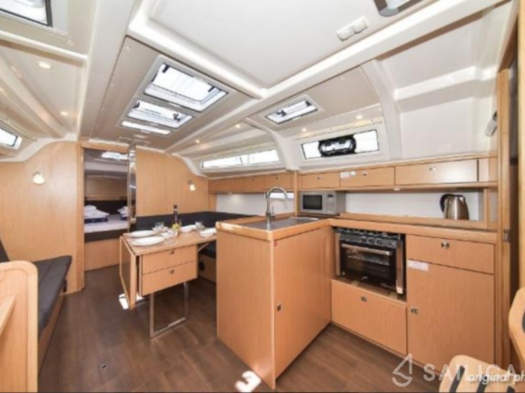 Bavaria 37 Cruiser - Yacht Charter Sailica