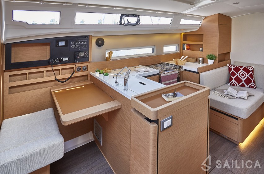 Sun Odyssey 410 - Yacht Charter Sailica