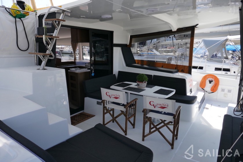 Lagoon 42 - Yacht Charter Sailica