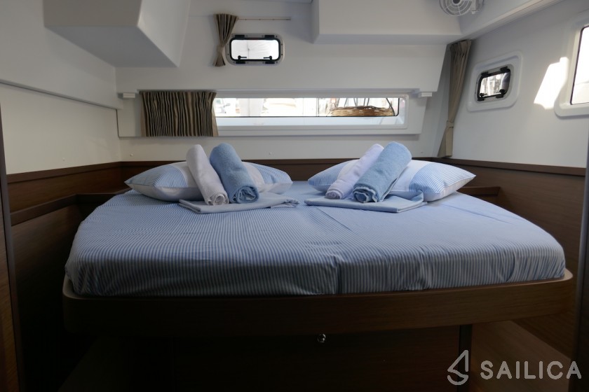 Lagoon 42 - Yacht Charter Sailica
