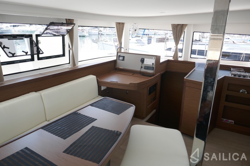 Lagoon 42 - Yacht Charter Sailica