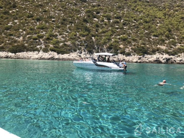 Beneteau Flyer 7.7 SUNdeck - Yacht Charter Sailica