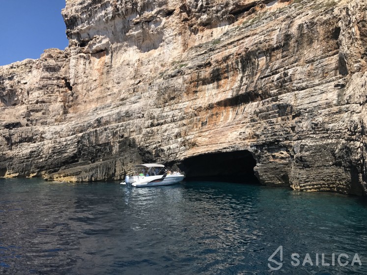 Beneteau Flyer 7.7 SUNdeck - Yacht Charter Sailica