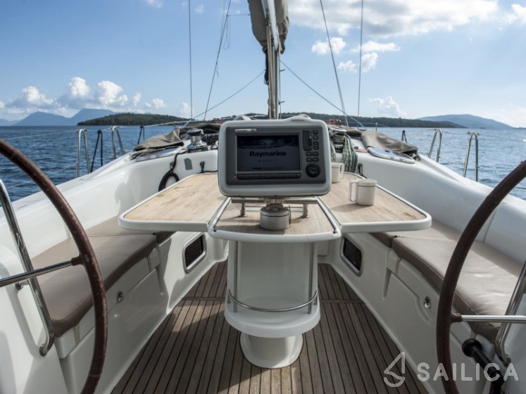 Oceanis 43 - Yacht Charter Sailica