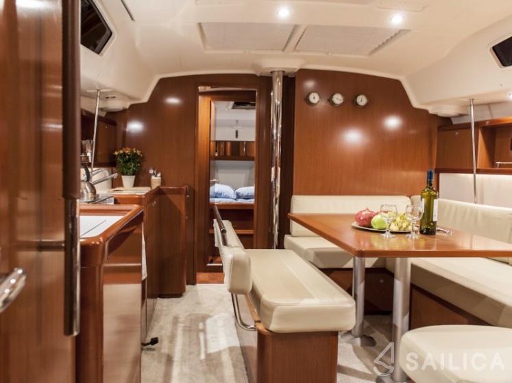 Oceanis 43 - Yacht Charter Sailica