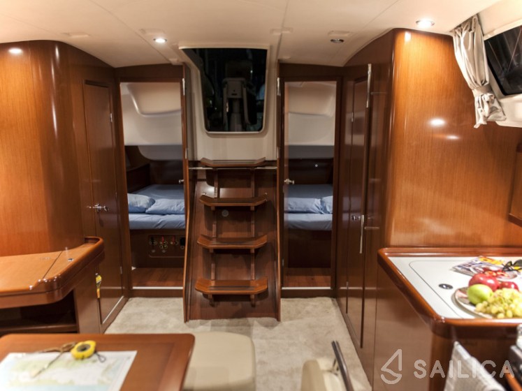 Oceanis 43 - Yacht Charter Sailica
