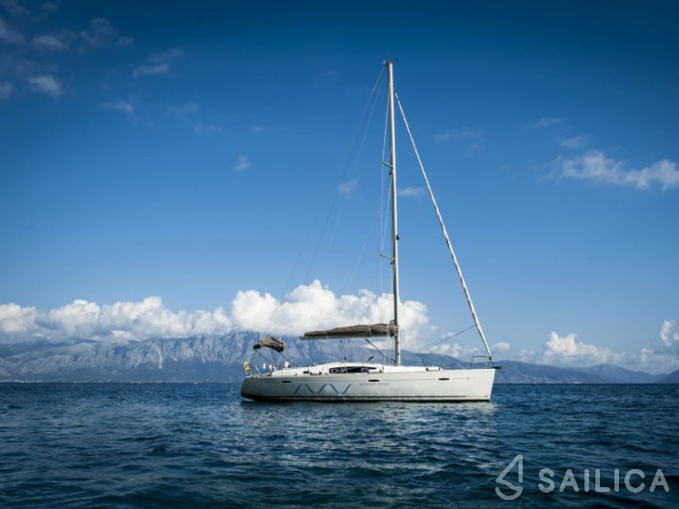 Oceanis 43 - Yacht Charter Sailica