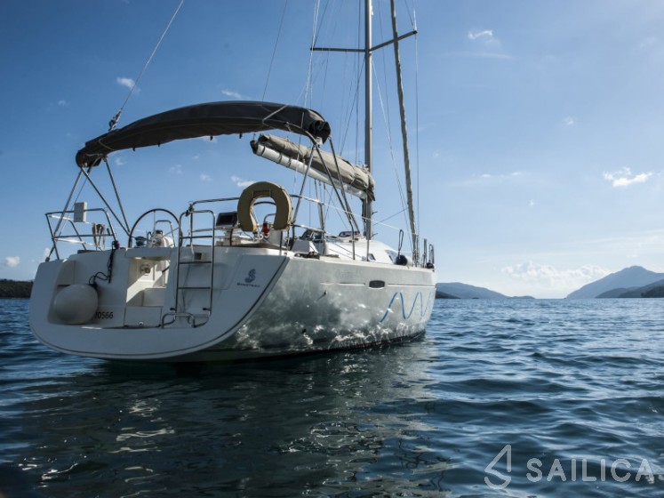 Oceanis 43 - Yacht Charter Sailica