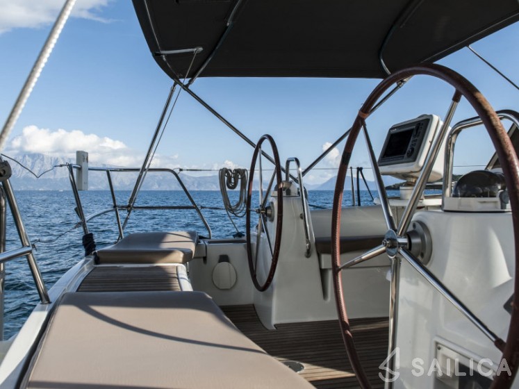 Oceanis 43 - Yacht Charter Sailica