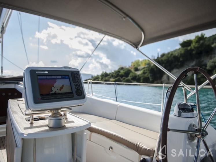 Oceanis 43 - Yacht Charter Sailica