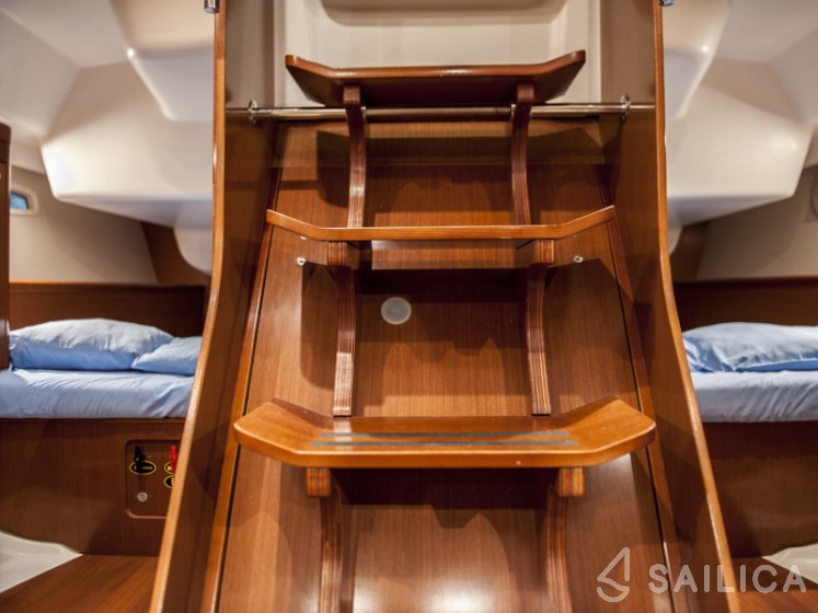Oceanis 43 - Yacht Charter Sailica