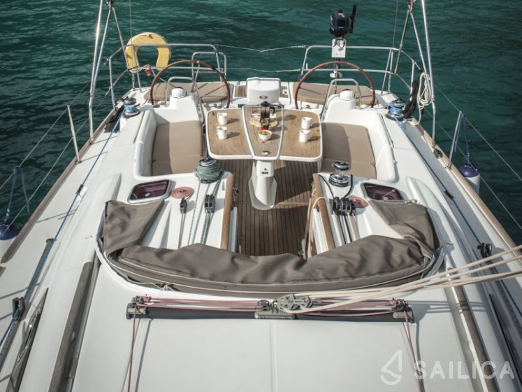Oceanis 43 - Yacht Charter Sailica