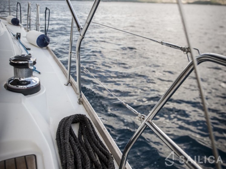 Oceanis 43 - Yacht Charter Sailica