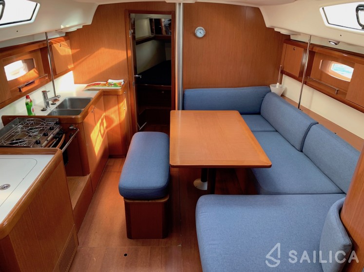 Oceanis 40 - Yacht Charter Sailica