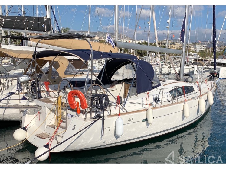 Oceanis 40 - Yacht Charter Sailica