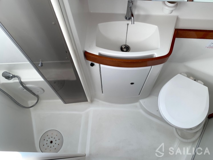 Oceanis 40 - Yacht Charter Sailica