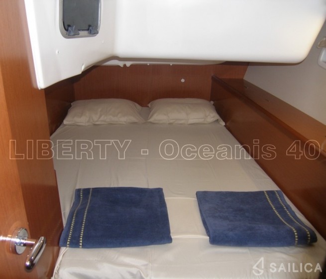 Oceanis 40 - Yacht Charter Sailica