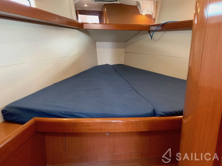 Oceanis 40 - Yacht Charter Sailica