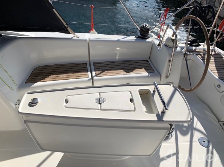 Oceanis 40 - Yacht Charter Sailica