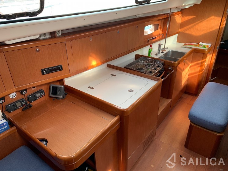 Oceanis 40 - Yacht Charter Sailica