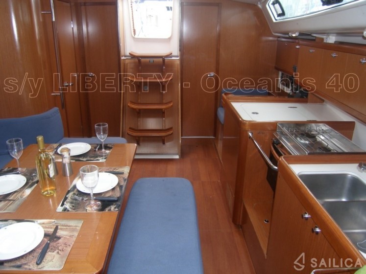 Oceanis 40 - Yacht Charter Sailica