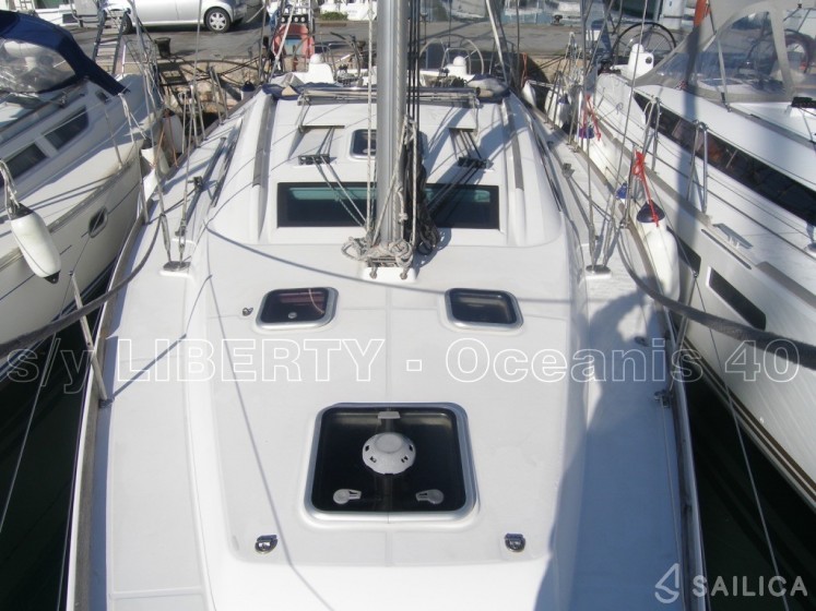 Oceanis 40 - Yacht Charter Sailica