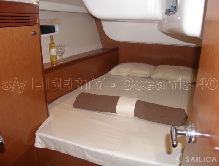 Oceanis 40 - Yacht Charter Sailica