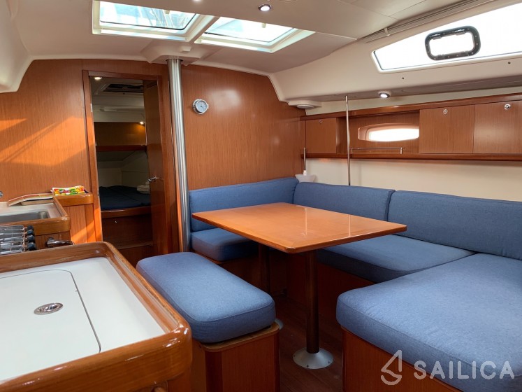 Oceanis 40 - Yacht Charter Sailica