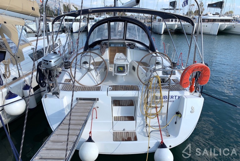 Oceanis 40 - Yacht Charter Sailica