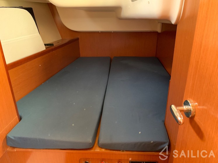 Oceanis 40 - Yacht Charter Sailica