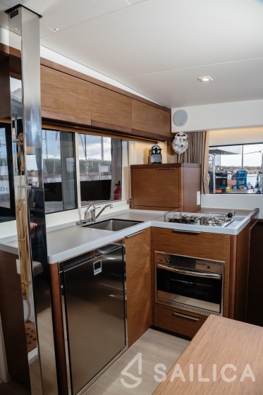 Lagoon 40 - Yacht Charter Sailica