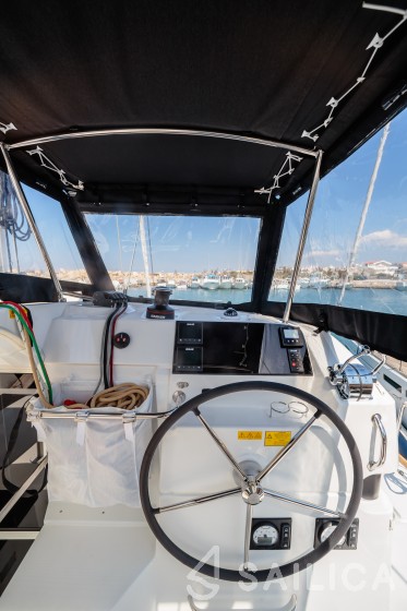 Lagoon 40 - Yacht Charter Sailica