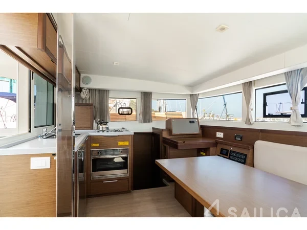 Lagoon 40 - Yacht Charter Sailica