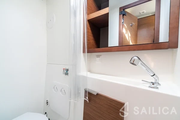 Lagoon 40 - Yacht Charter Sailica