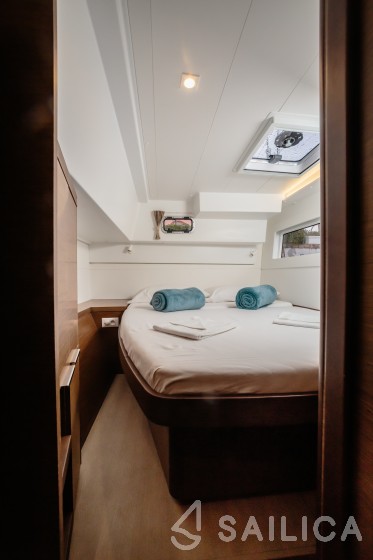 Lagoon 40 - Yacht Charter Sailica