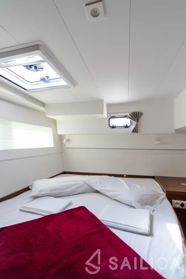 Lagoon 40 - Yacht Charter Sailica