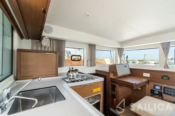 Lagoon 40 - Yacht Charter Sailica