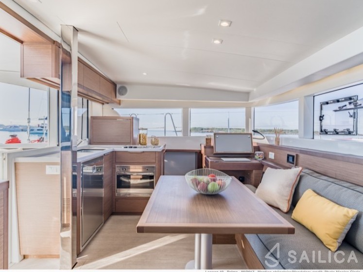 Lagoon 40 - Yacht Charter Sailica