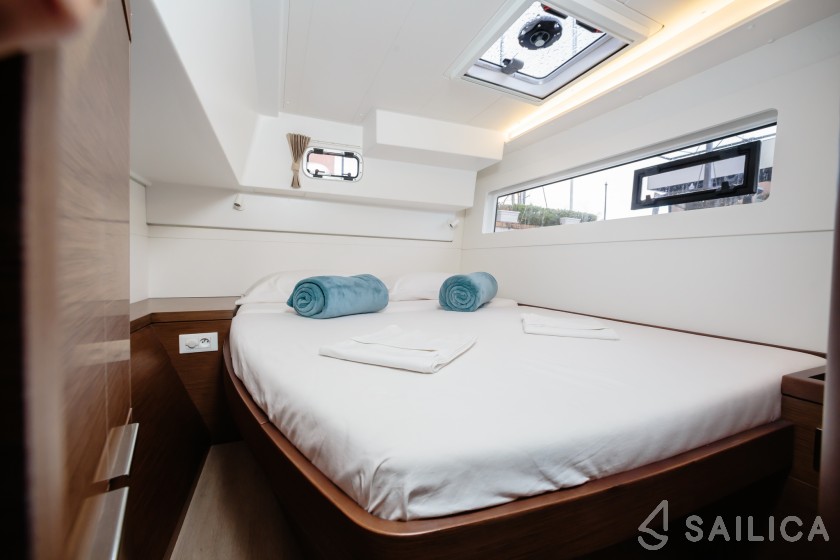 Lagoon 40 - Yacht Charter Sailica